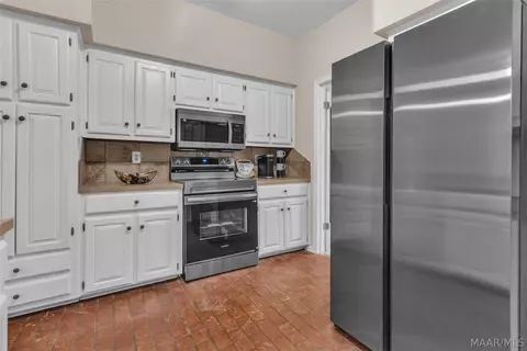Kitchen - 405 Apache Ct, Montgomery, AL 36117 photo 2 of 3