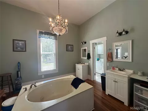 Bath - 225 Central Ave, Eclectic, AL 36024 photo 1 of 3