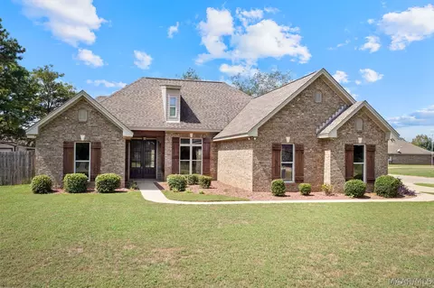324 Landcaster Dr, Deatsville, AL 36022