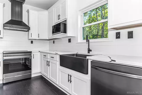 Kitchen - 254 Mccain Rd, Eclectic, AL 36024 photo 4 of 4
