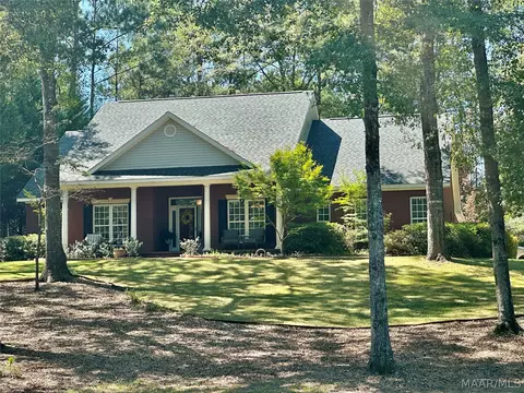 31 Creekside Dr, Wetumpka, AL 36092