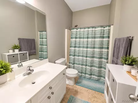 Bath - 61 Park Dr S, Clanton, AL 35045 photo 5 of 5