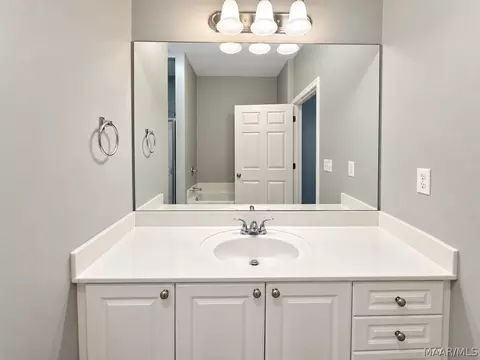 Bath - 61 Park Dr S, Clanton, AL 35045 photo 2 of 5