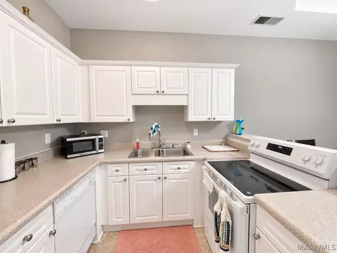 Kitchen - 61 Park Dr S, Clanton, AL 35045 photo 1 of 1