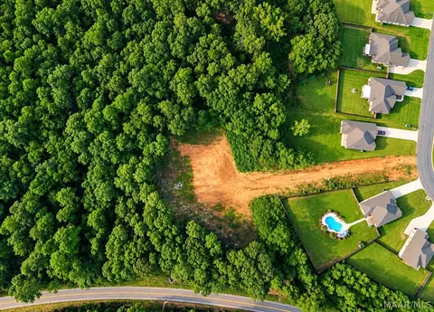 401 Tallahatchie Dr, Wetumpka, AL 36093