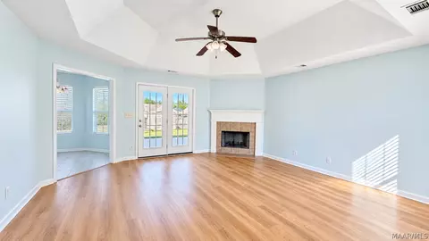 Living - 5868 Hammermill Loop, Montgomery, AL 36116 photo 2 of 4