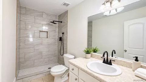 Bath - 5868 Hammermill Loop, Montgomery, AL 36116 photo 4 of 4