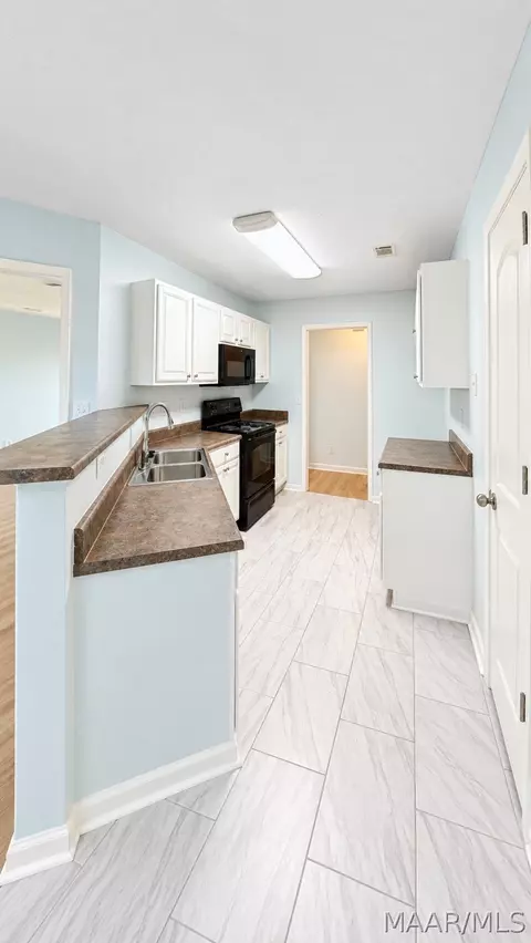 Kitchen - 5868 Hammermill Loop, Montgomery, AL 36116 photo 3 of 3