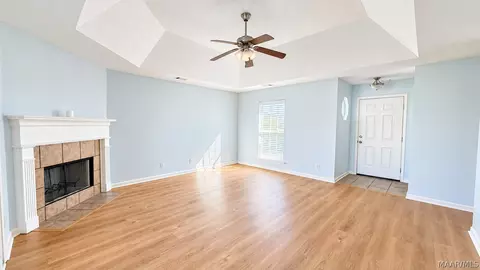 Living - 5868 Hammermill Loop, Montgomery, AL 36116 photo 3 of 4