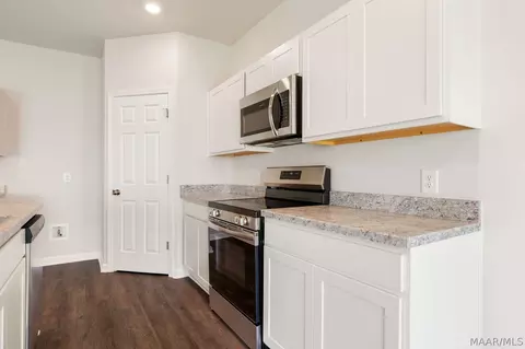 Kitchen - 255 Jemison Trails Dr, Jemison, AL 35085 photo 2 of 3