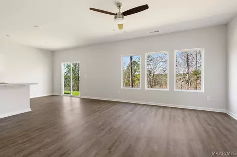 Living - 255 Jemison Trails Dr, Jemison, AL 35085 photo 2 of 4