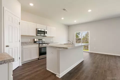 Kitchen - 255 Jemison Trails Dr, Jemison, AL 35085 photo 3 of 3