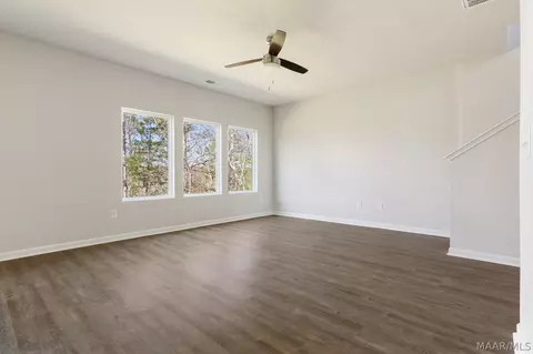 Living - 255 Jemison Trails Dr, Jemison, AL 35085 photo 3 of 4