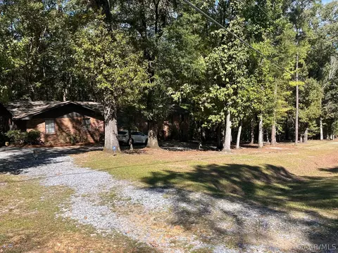 2240 Trotters Trl, Wetumpka, AL 36093