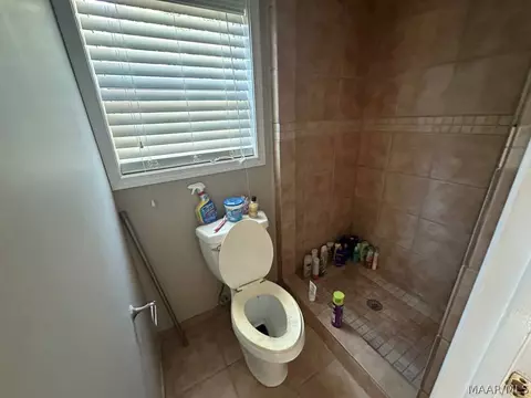 Bath - 614 W Broad St, Eufaula, AL 36027 photo 1 of 1