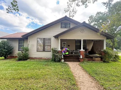 302 Central Blvd, Tallassee, AL 36078
