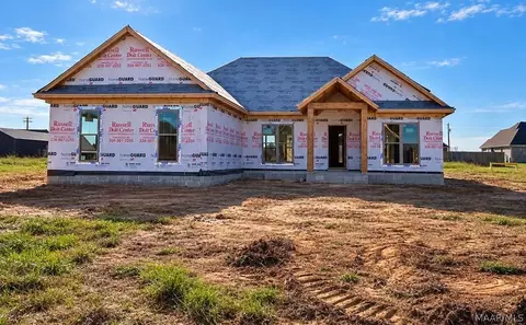 72 Drake Dr, Wetumpka, AL 36092