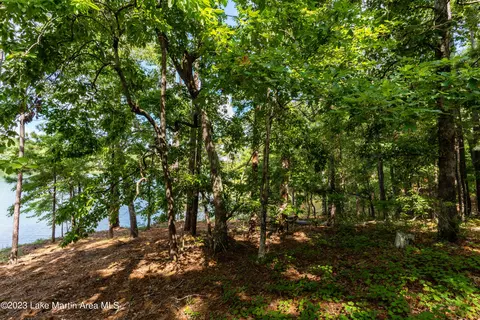 606 Luannes Way, Alexander City, AL 35010