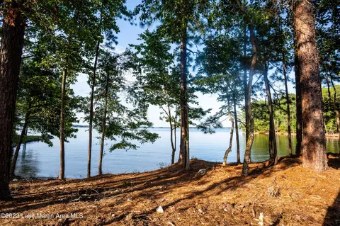 1373 Luannes Way, Alexander City, AL 35010