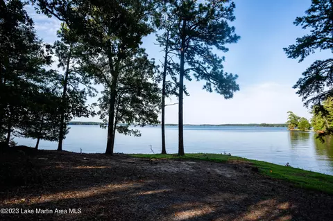 1343 Luannes Way, Alexander City, AL 35010