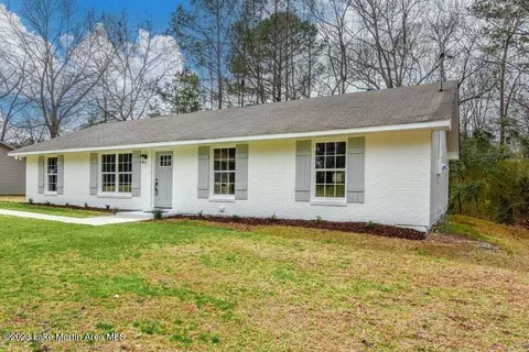 2105 Canterbury Rd, Alexander City, AL 35010