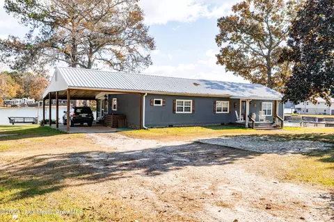 355 Wood Duck Pt, Jacksons Gap, AL 36861