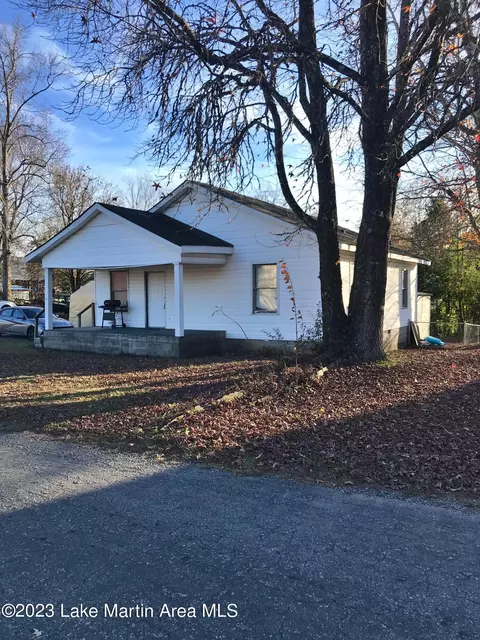 590 Iris Ave, Alexander City, AL 35010
