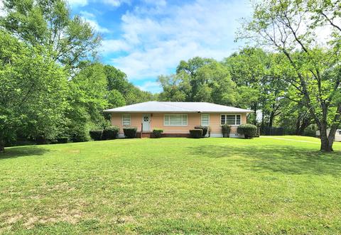 174 Barrett St, Dadeville, AL 36853