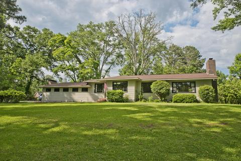 1215 Ridgeway Dr, Alexander City, AL 35010