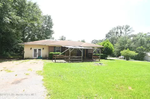 144 Taylor St, Dadeville, AL 36853