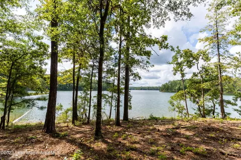 828 Luannes Way, Alexander City, AL 35010
