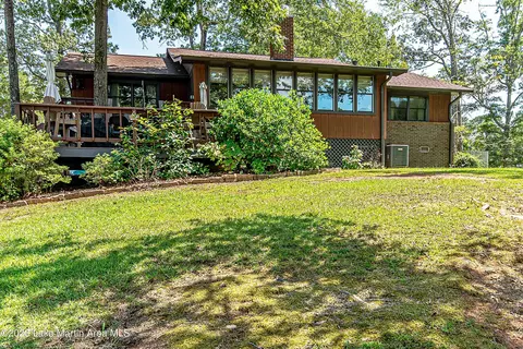 423 Shady Pt, Alexander City, AL 35010