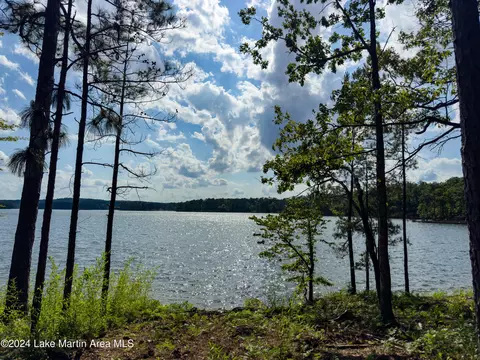 1496 Luannes Way, Alexander City, AL 35010
