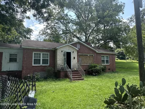 26 Hall St, Alexander City, AL 35010