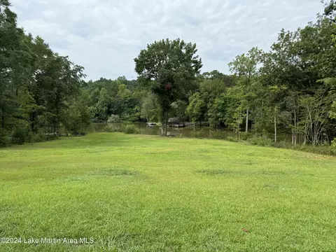 253 Peachwood Dr, Tallassee, AL 36078