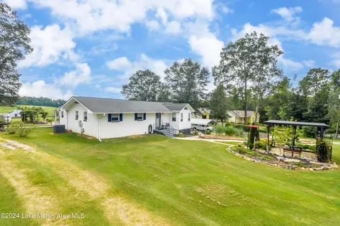 1130 Warren Cir, Alexander City, AL 35010