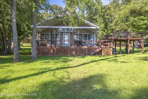 1563 Holiday Dr, Dadeville, AL 36853