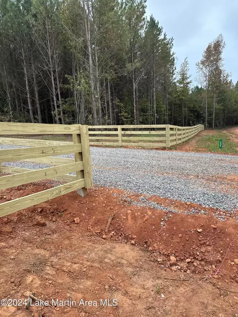 754 Pineforest Dr, Dadeville, AL 36853