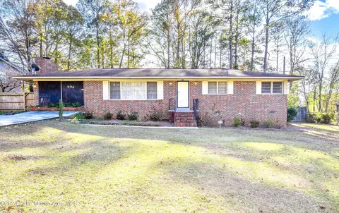 322 Fairlane Cir, Alexander City, AL 35010