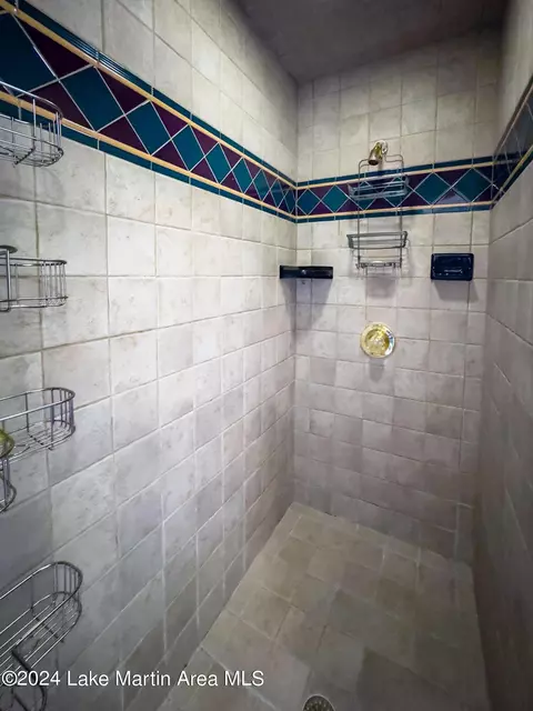 Bath - 1755 Hancel Rd, Equality, AL 36026 photo 2 of 8