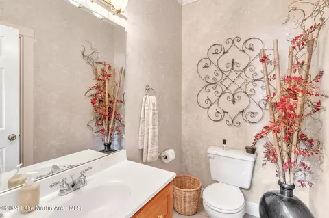 Bath - 1755 Hancel Rd, Equality, AL 36026 photo 3 of 8