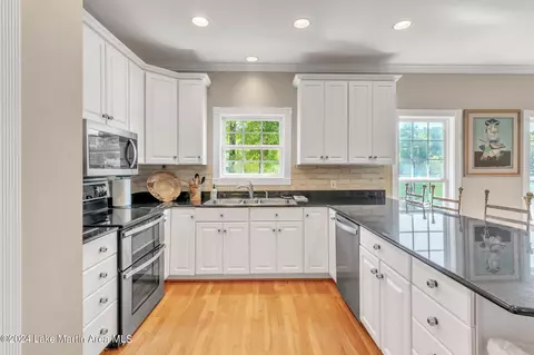 Kitchen - 1755 Hancel Rd, Equality, AL 36026 photo 3 of 4