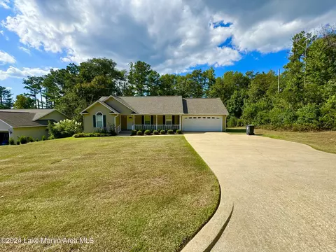 1777 Trenton Trl, Alexander City, AL 35010