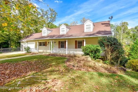 1042 Aztec Dr, Alexander City, AL 35010