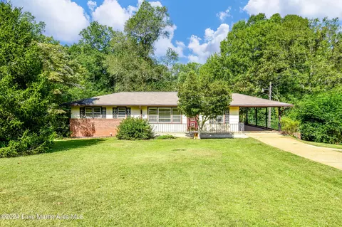 595 Halliana Rd, Alexander City, AL 35010