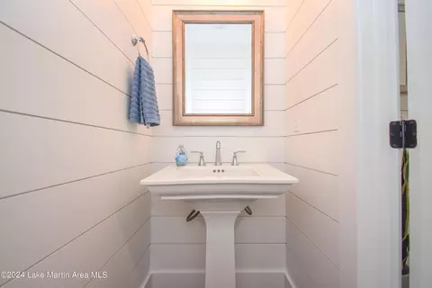 Bath - 250 Old Jay Rd, Eclectic, AL 36024 photo 2 of 11