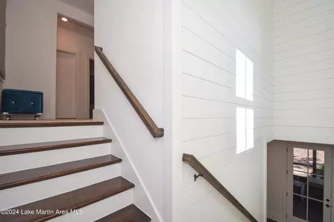 Entry Way - 250 Old Jay Rd, Eclectic, AL 36024 photo 6 of 7