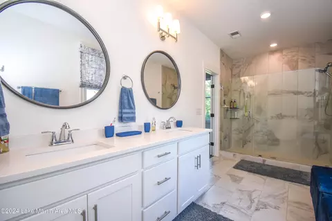 Bath - 250 Old Jay Rd, Eclectic, AL 36024 photo 3 of 11