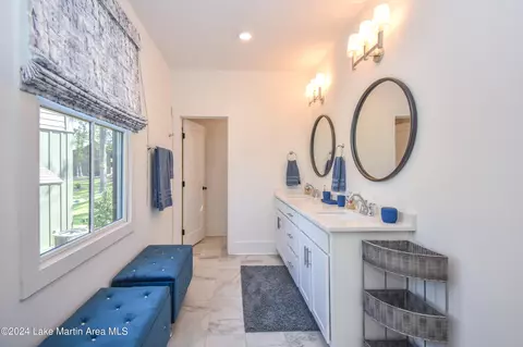 Bath - 250 Old Jay Rd, Eclectic, AL 36024 photo 6 of 11