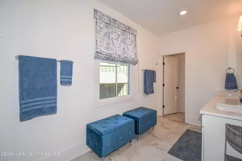Bath - 250 Old Jay Rd, Eclectic, AL 36024 photo 5 of 11